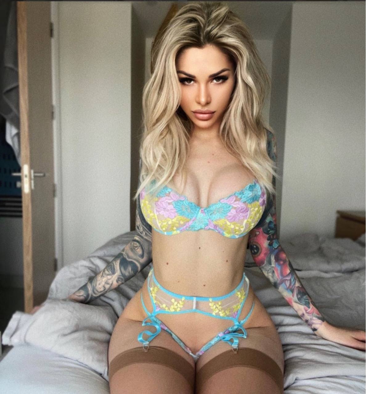 Проститутка Питера Юстина с 3 размером груди предлагает интим услуги у метро Спортивная  +7(921)946-57-47 