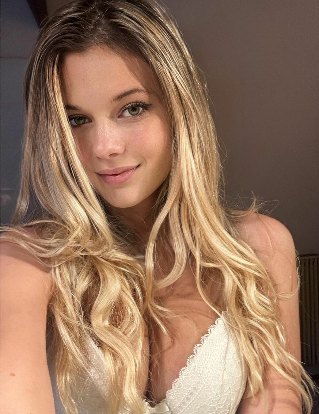 Индивидуалка Питера Василиса с 3 размером груди предлагает интим услуги у метро Спортивная  +7(981)289-01-65 - фото 3